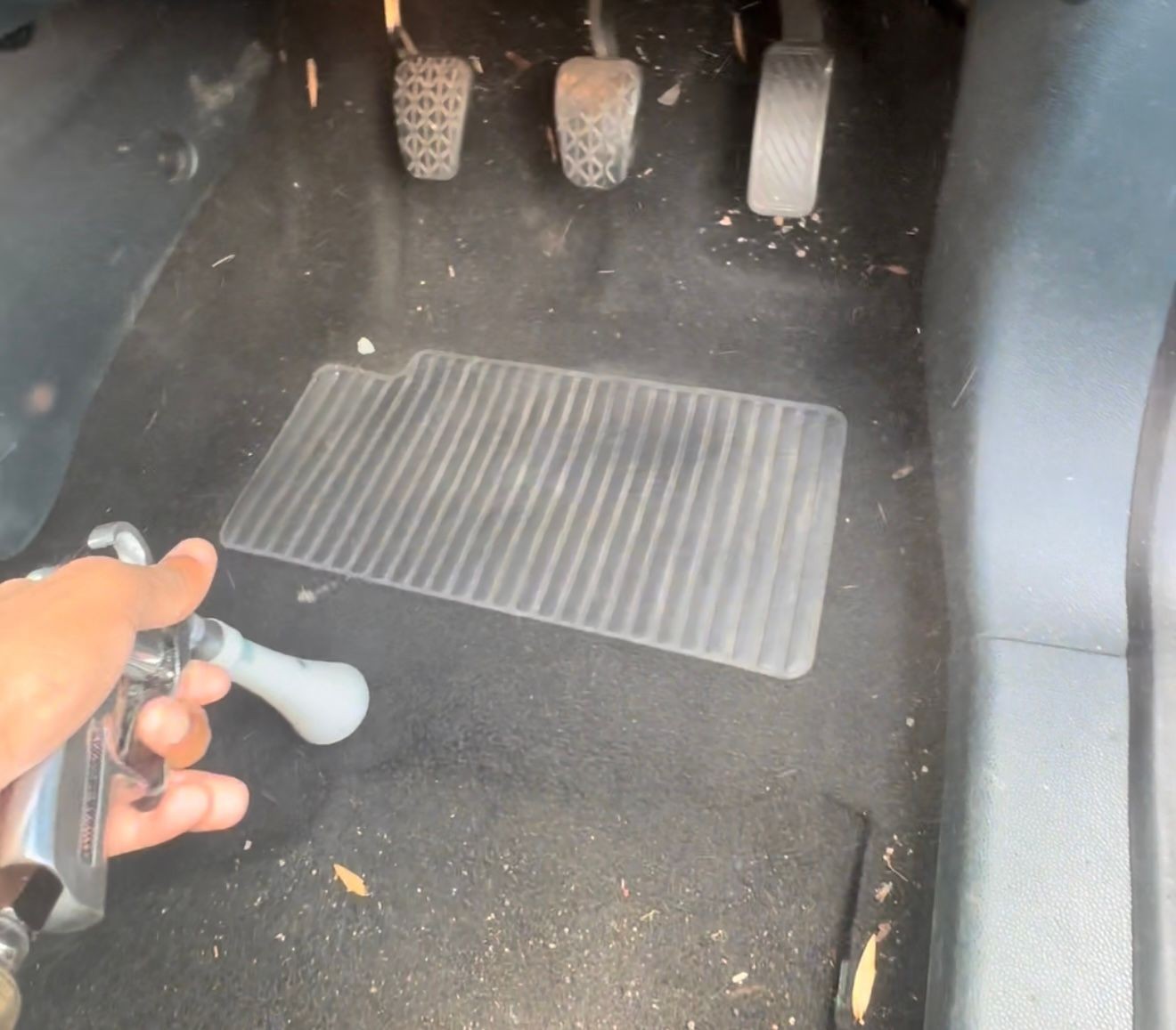 Air-compressor cleaner for the tight spots 